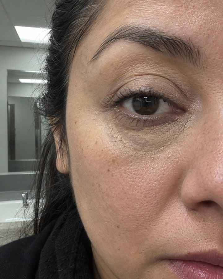 1. Tu corrector no tapa tus ojeras: las marca
